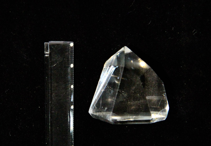 Quartz Generator with Fine Rutile-0